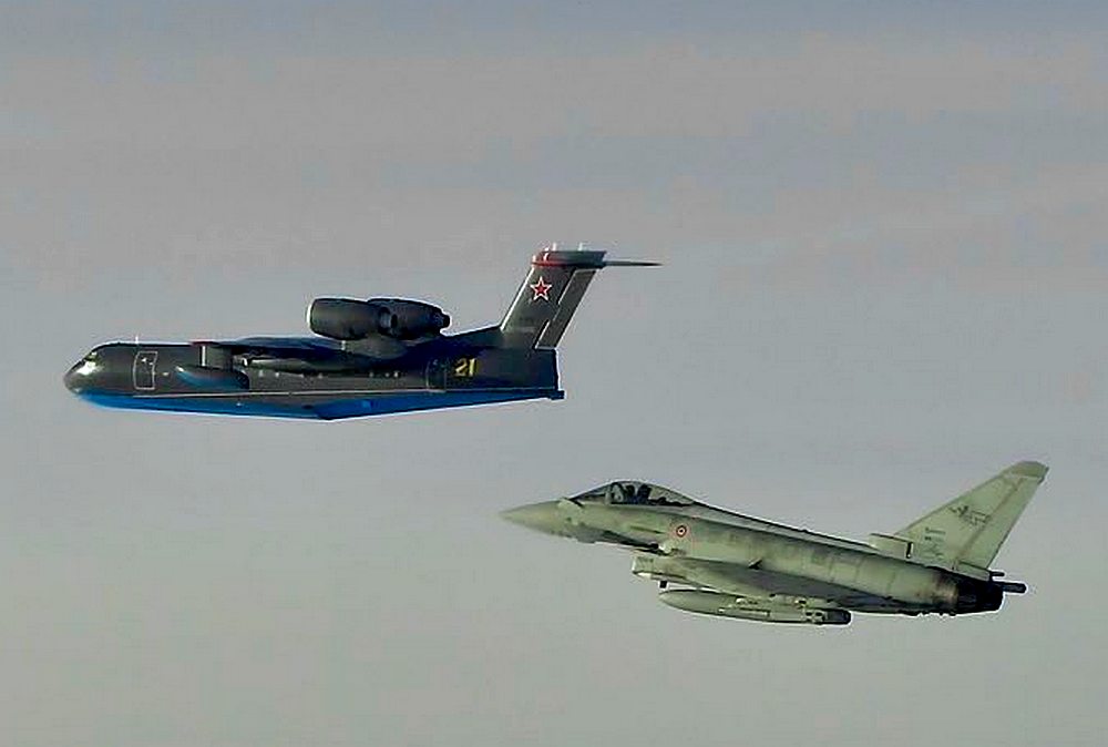 In Estland gestationeerde Italiaanse Typhoon gevechtsvliegtuigen hebben vrijdag (16 januari 2026) een Russisch amfibievliegtuig onderschept dat op weg was naar de Oostzee. Het NAVO-luchtcommando betrof het een Beriev Be-200PS van de Russische marine. tinyurl.com/4fzw2yfm