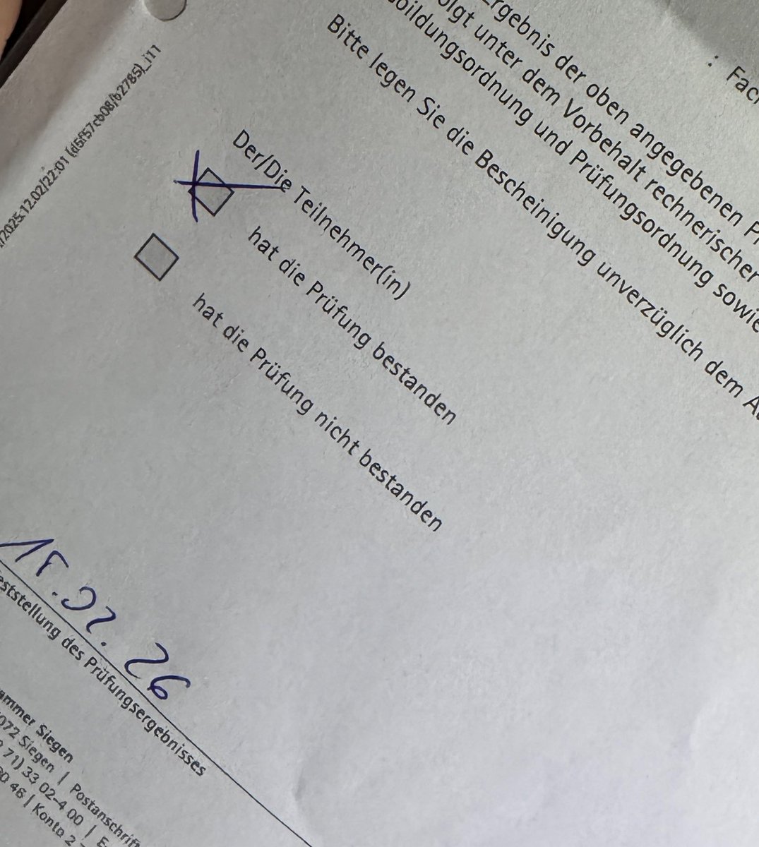 Ich habe letzte Woche meine Ausbildung endlich erfolgreich abgeschlossen. ✨

Am Wochenende durfte mein Sub mich darauf erstmal zum Essen einladen &amp;‘ nun dürft ihr mir noch Glückwünsche zukommen lassen. 🔥

Findom • Femdom • Sadistin • Moneydom • Geldherrin • Feet • Feets