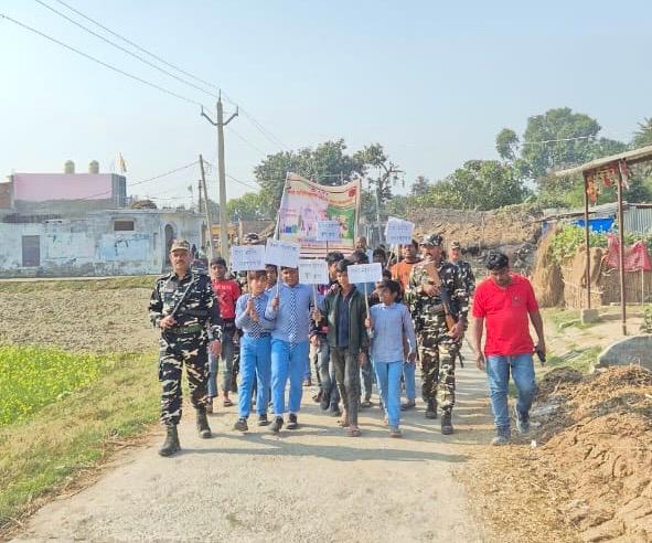 9BnSSB_INDIA's tweet photo. राष्ट्रभक्ति का संचार! SSB 09वीं वाहिनी ने सीमावर्ती स्कूल के बच्चों संग राष्ट्र भक्ति ज्ञान कार्यक्रम आयोजित किया। देशभक्ति गीत, वंदे मातरम—भविष्य के सिपाहियों का संकल्प! जय हिंद!
#SSB_INDIA
#SSBFTRLUCKNOW
#SSBSHQGKP
#PatrioticProgram #SchoolOutreach #VandeMataram https://t.co/8edJKIAYBi