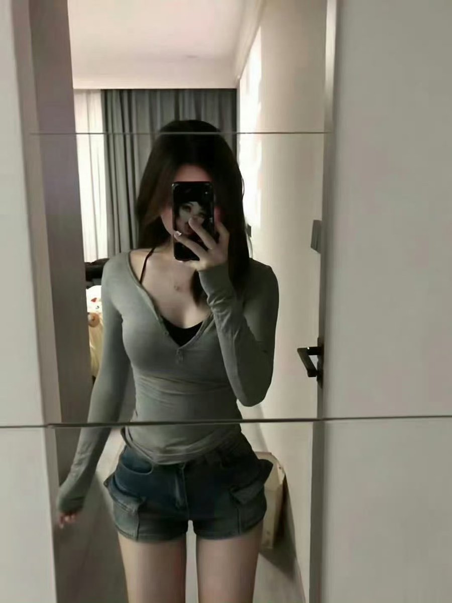 嘴唇好干
有点渴😔😔
#马来西亚小姐姐 #马来西亚 #吉隆坡