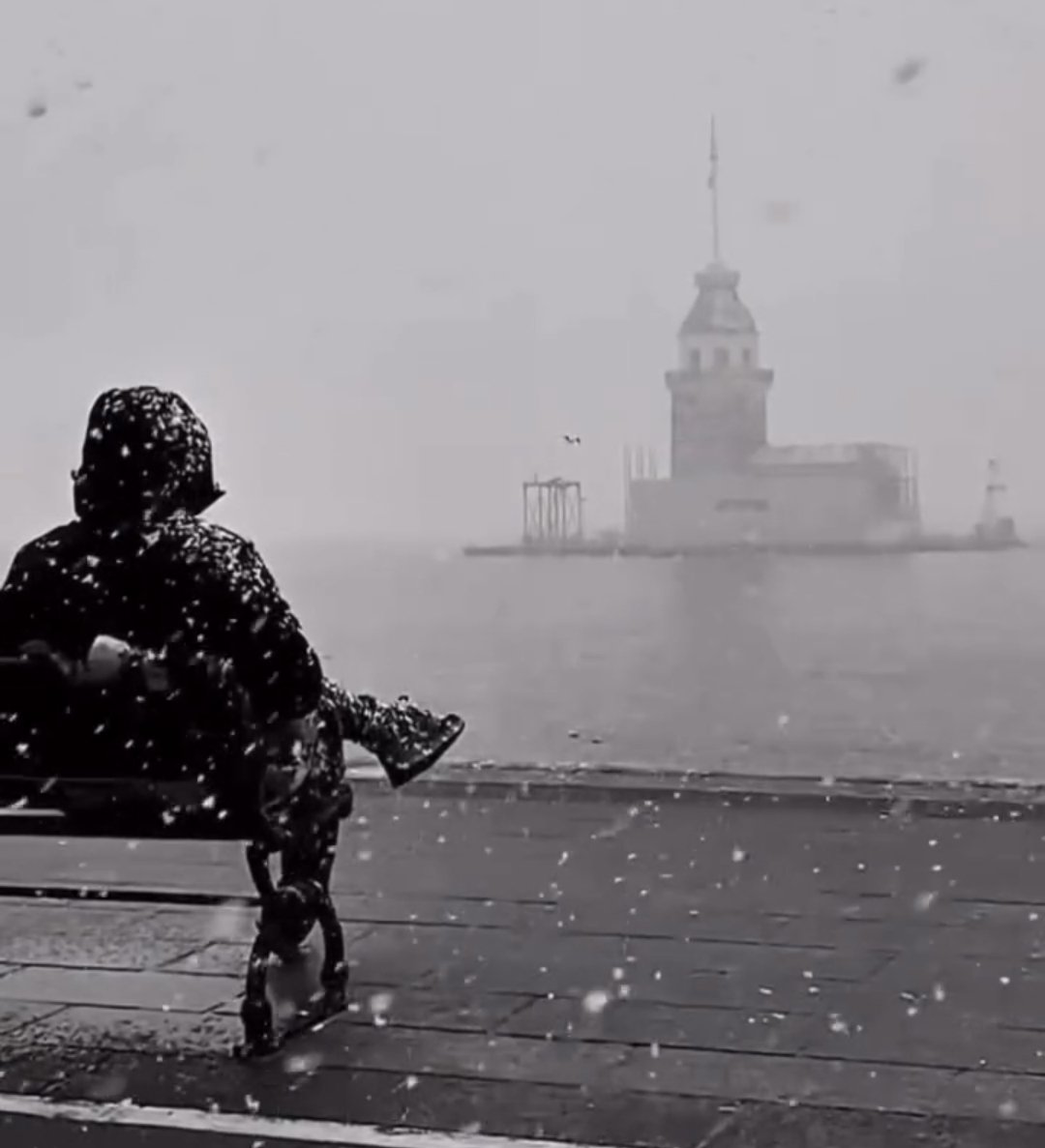 Kar yağınca bir başka güzelsin İstanbul...
