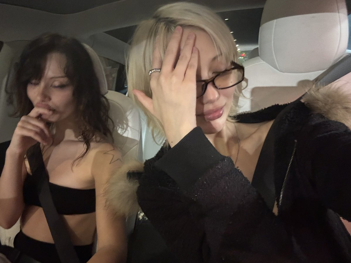 notdaine's tweet image. asked for 6 large coke zeros at the mcdonalds drive thru rn and the worker said “oh my god” at us😭