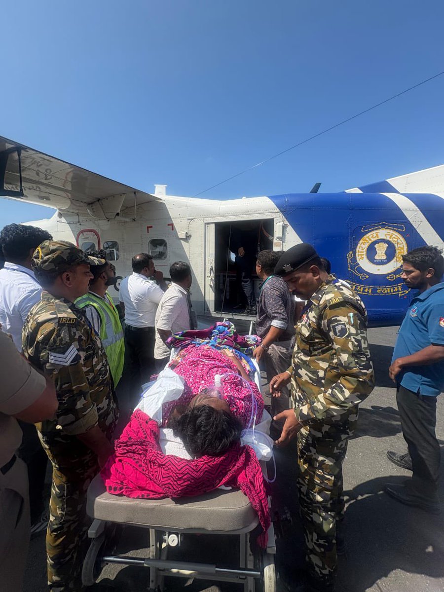 IndiaCoastGuard's tweet image. Upholding the motto Vayam Rakshamah #WeProtect

@IndiaCoastGuard #Dornier aircraft successfully executed a swift #MEDEVAC of 63 year old patient from #Agatti Island #Lakshadweep today. The mission executed by #ICG from #Kochi in seamless coordination with Lakshadweep