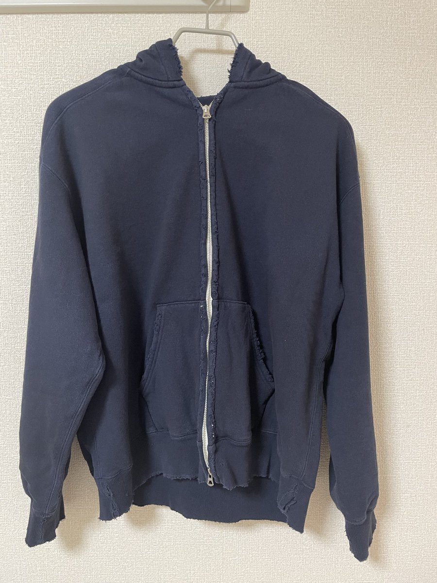 bm_bmth's tweet photo. 〈購入品紹介23〉
待望の新色NAVY。フーディ好きなのでそりゃあ買い足しますよ。めちゃくちゃいい。

#ancellm
ZIP HOODIE(NAVY) https://t.co/bIc4jWKyPg