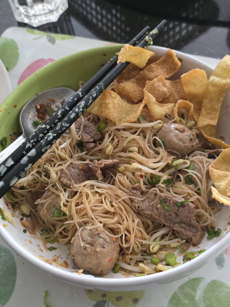 Tawan_V's tweet image. เหมือนไม่ได้มาใช้ชีวิตที่เชียงใหม่นาน กลับมาครั้งนี้มีความสุขมากๆ ได้กลับมานอนในห้องย่า ดื่นมาเดินเล่นในสวน สูดอากาศดีๆลมเย็นๆ กินอาหารแสนอร่อยฝีมือที่บ้าน ไปถ่ายซีรีส์โลเคชั่นอลังการ เสร็จแล้วไปกินของอร่อยกับเพื่อนๆ มีเวลานั่งชิลที่ร้านกาแฟคนเดียว ออกกำลังกาย ไหว้พระทำบุญ…