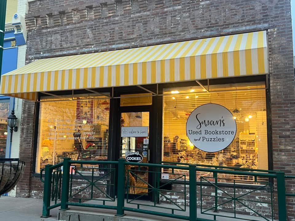 SusansBooksGift's tweet photo. 🧩Puzzles 🧩 Books 📚 Diamond Art 🍭 Lollipop Land 🍭Vintage Dishes 🫖 Eileen’s Cookies 🍪Coffee! ☕️ Susan’s Downtown Aurora!  Open 8-5 today! https://t.co/Pxy8dle6aA