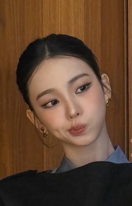 _bluustar's tweet image. ☺️🤏🏻