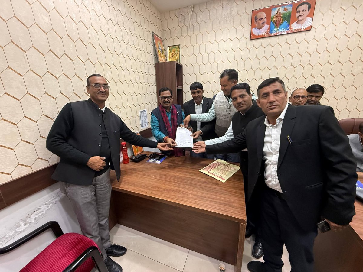m_dadheech's tweet photo. आज भाजपा प्रदेश कार्यालय में प्रदेश के विभिन्न क्षेत्रों से पधारे समर्पित कार्यकर्ताओं एवं सम्मानित नागरिकजनों से आत्मीय भेंट एवं सार्थक संवाद का अवसर प्राप्त हुआ। 

@BJP4Rajasthan @BhajanlalBjp @madanrrathore https://t.co/JYXLx1JOUl