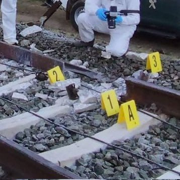 El Socialismo ha convertido a España en un país Tercermundista.
 
No hay mes que no ocurra una desgracia o cosas inexplicables.

Las infraestructuras se caen a pedazos por donde vas. Mirad las carreteras que dan pánico.

Pero como solo nos quejamos en redes sociales, wasapeo,