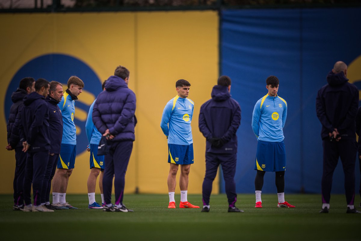 Antes del entrenamiento de hoy, el equipo ha guardado un respetuoso minuto de silencio en memoria de todas las víctimas del accidente ferroviario que sucedió este domingo en Adamuz, Córdoba.