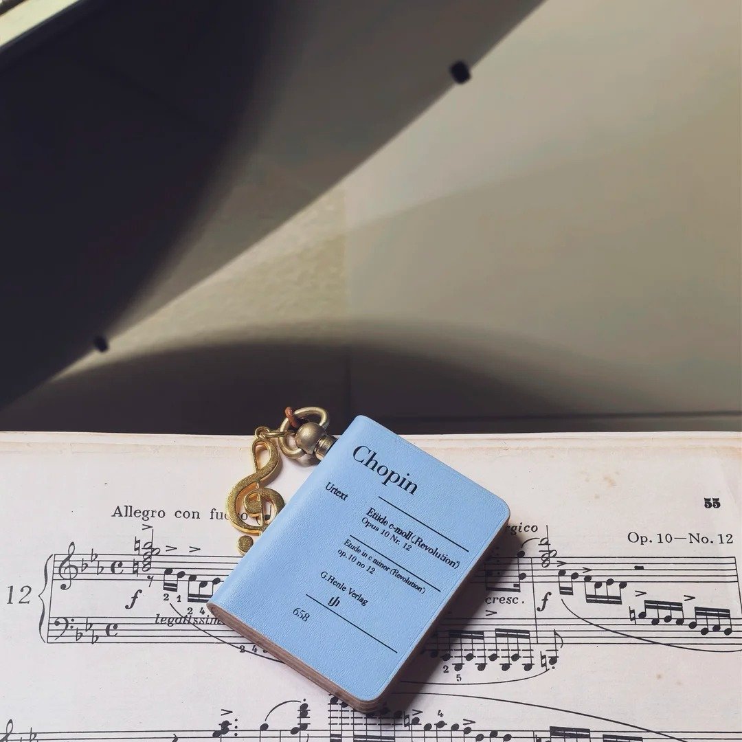 RunBookmark7's tweet image. 寝る前に一曲聴いて、寝る準備をします