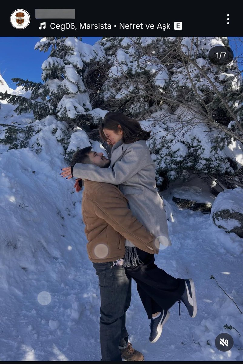 aynı fotoya benim koyduğum şarkı vs sevgilimin koyduğu şarkı...