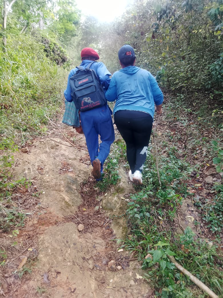 InotuMella's tweet photo. Junto a #GeoCuba avanzamos en la medición de parcelas en usufructo en el Consejo Popular Pinalito.
Un trabajo técnico y necesario en plena montaña para dar seguridad jurídica a los productores, actualizar la cartografía de las áreas y sentar las bases de un desarrollo ordenado. https://t.co/f25A8YgaI2