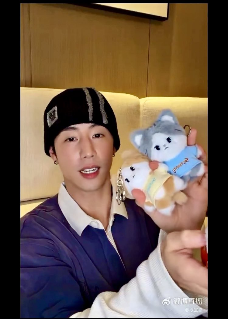 น่ารักจัง 🥰 #SunsetsandCigarettes
#marktuan