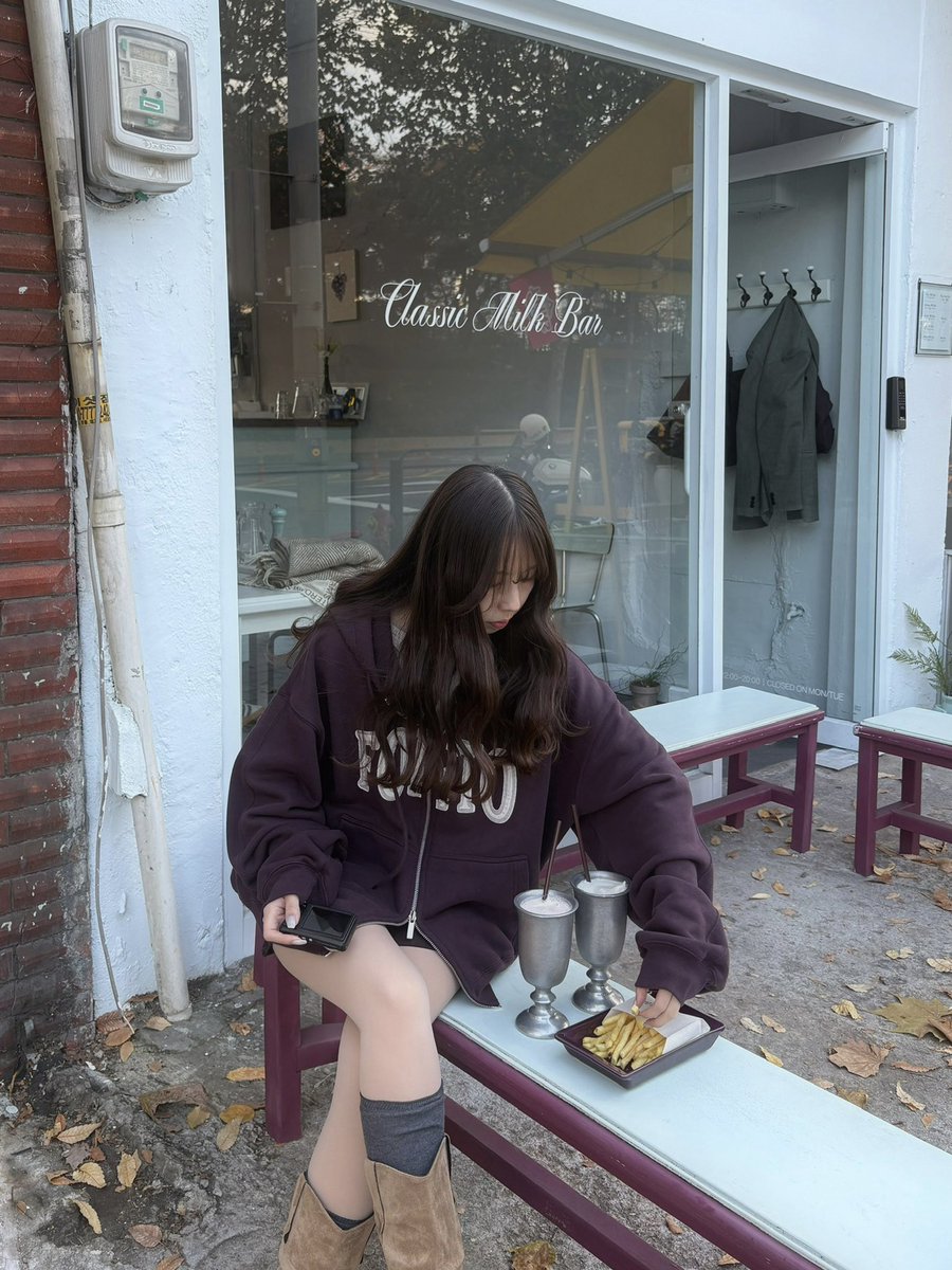 rc__lmn's tweet photo. korea cafe 🥛🤍🪽カフェでポテト食べられるのさいこう🎶 https://t.co/SUlzMAykPj