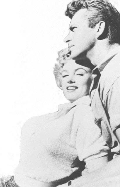 Clubpassionmar2's tweet photo. Bonne journée de lundi.
Have a sweet Monday.

#marilynmonroe #Marilyn #clubpassionmarilyn #KeithAndes #ClashByNight #ledémonseveillelanuit #clichespublicitaires https://t.co/1QBA8Y87BJ
