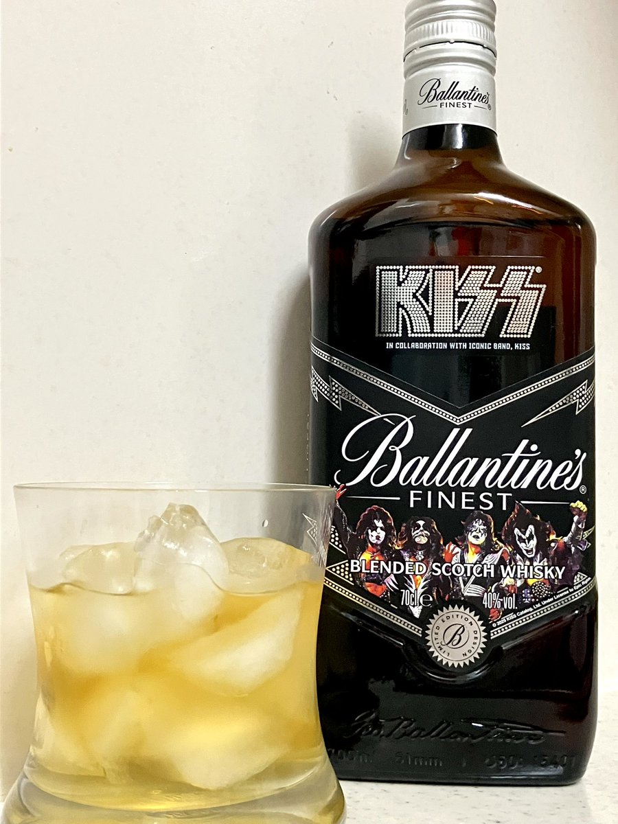 バランタイン ファイネスト」〈KISSラベル〉 飾っていたボトルに手を
