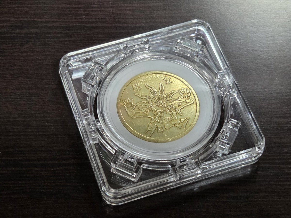 タローマンの特典コインを飾るならセリアのコインディスプレイケースがおすすめ！ 新商品で中々売ってるとこ無かったけど、今日のドライブでなんとか見つけた！  ジャストフィットだしかっこよく飾れる！