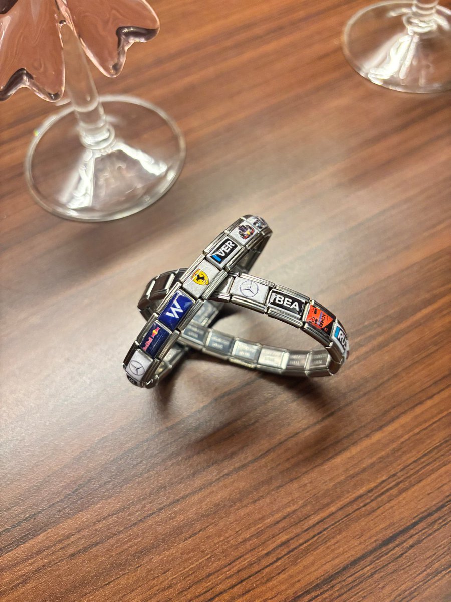 f1fess's tweet image. efwan! haloo guys aku lagi open PO italian charm bracelet f1 edition. just 69k udah dapet 1 set gelang dan 54k untuk strap phone 🕺🏻

untuk katalog team lain bisa buka di instagram yaa, yang mau boleh dm di @/cokacharm on instagram or drop your @ to be tagged yaa!˙∘˚ 🏎️ ˖★