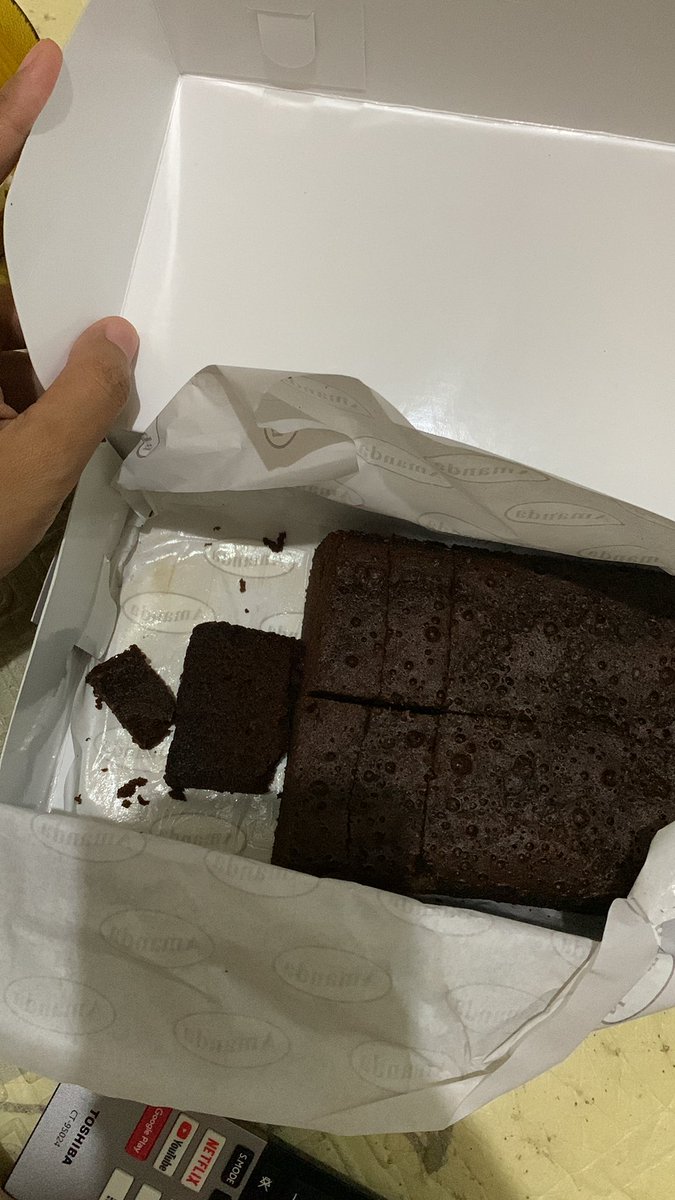 SaeraSyifaS's tweet photo. @_AmandaBrownies Baru di unboxing https://t.co/4TputvqWZR
