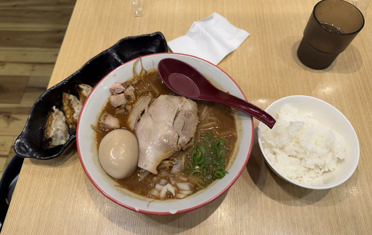 2002wcup1's tweet photo. 週末の修行空港飯。

皆さんならどこの空港か分かると思います😆

微妙に値段が上がってきてるような💦 https://t.co/1S8855uuKQ
