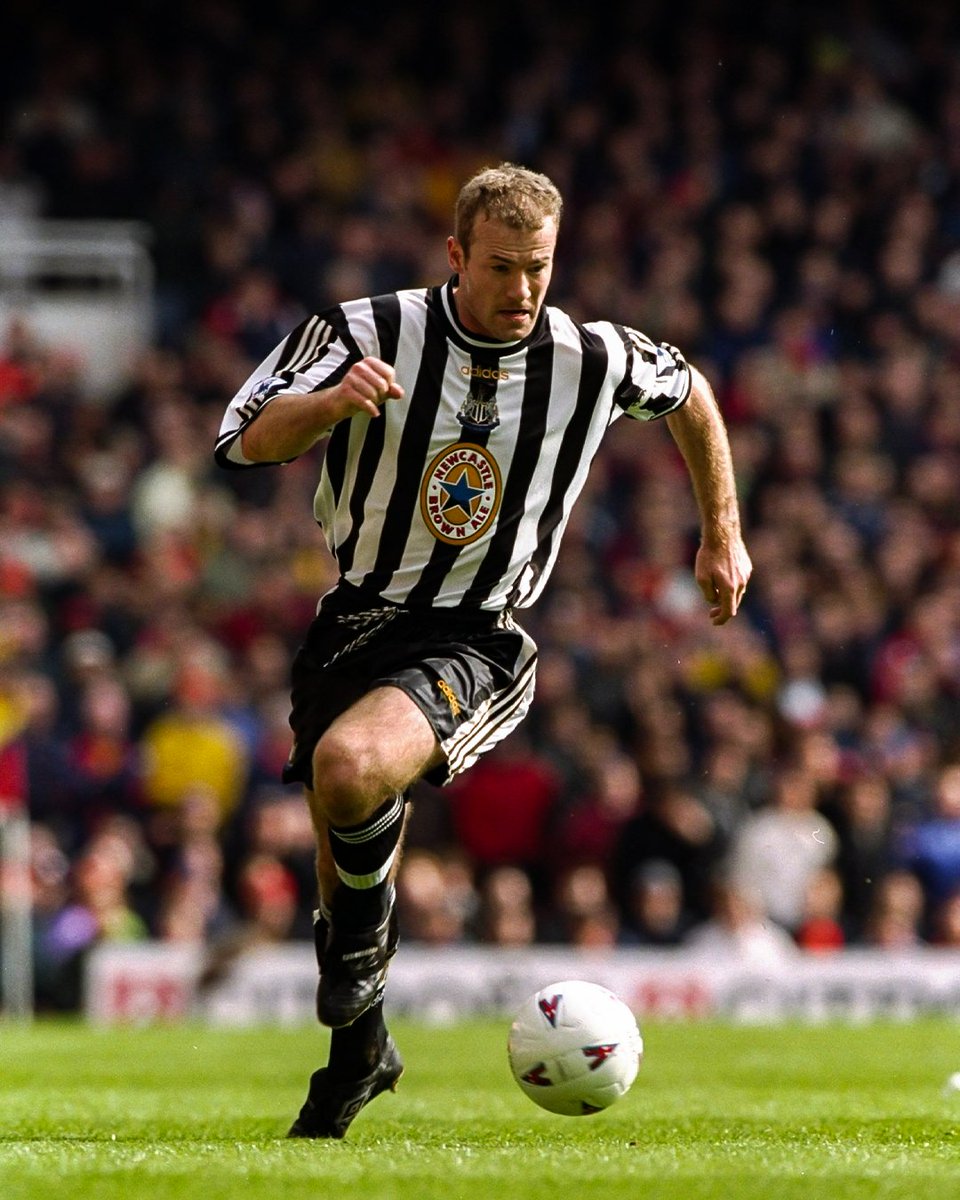 90sfootball's tweet image. Alan Shearer 🙋‍♂️