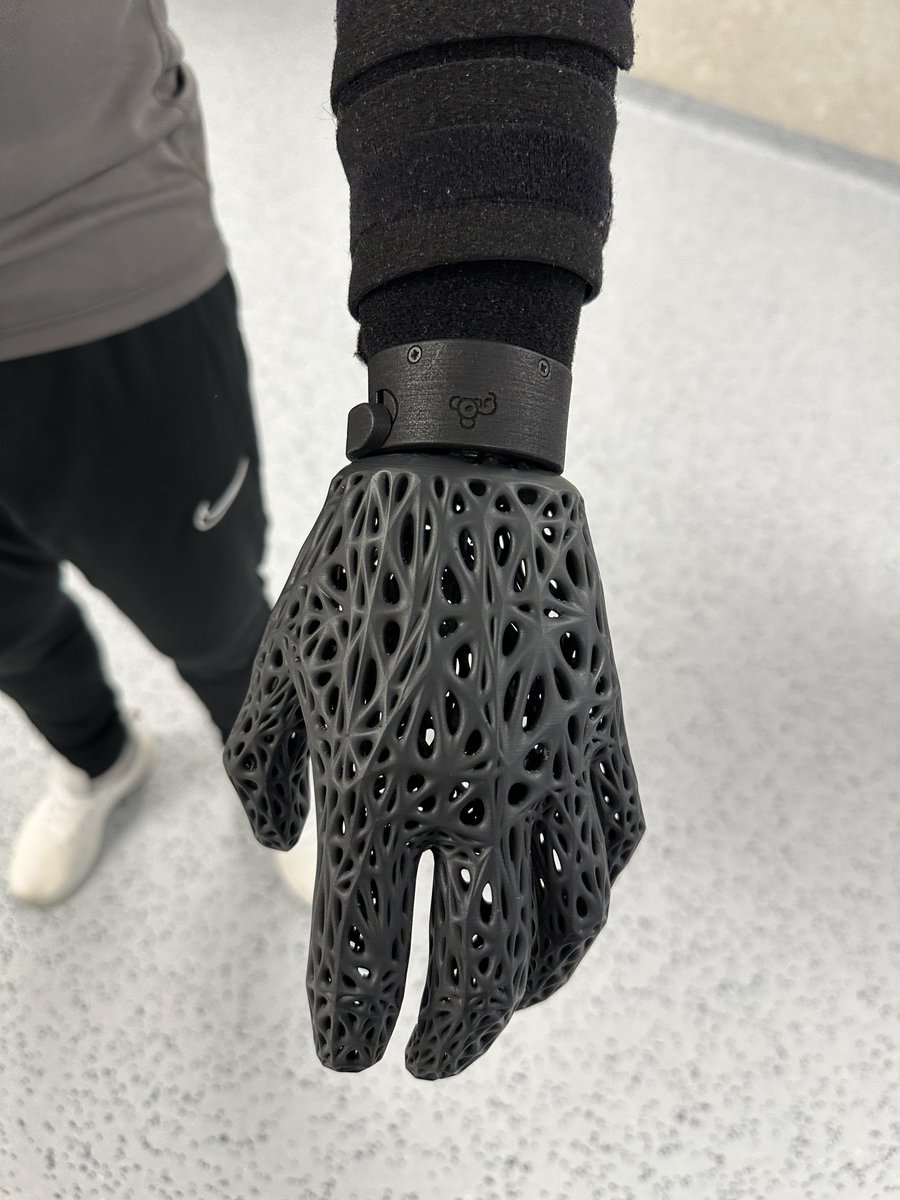 formlabs's tweet photo. Digital fabrication is reshaping modern rehabilitation and nowhere is that more visible than in Ukraine. @superhumans_com in Lviv, clinicians combine 3D printing with prosthetics. Formlabs CEO @MaxLobovsky was struck by facility defined not by loss, but by what’s being rebuilt. https://t.co/g3UMMs9Oqh
