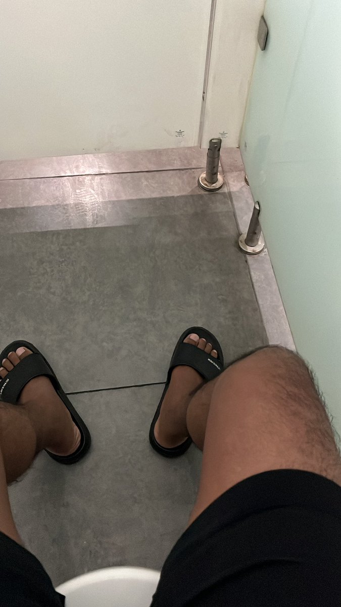 humaannonly's tweet image. iseng cruising di mrvl sekalinya dapet langsung dapat yang cakep. wkwk
woi siapapun tadi yang papasan di toilet mrvl lt 2 u look so cute. 🫴🏻🤤 #gaysurabaya