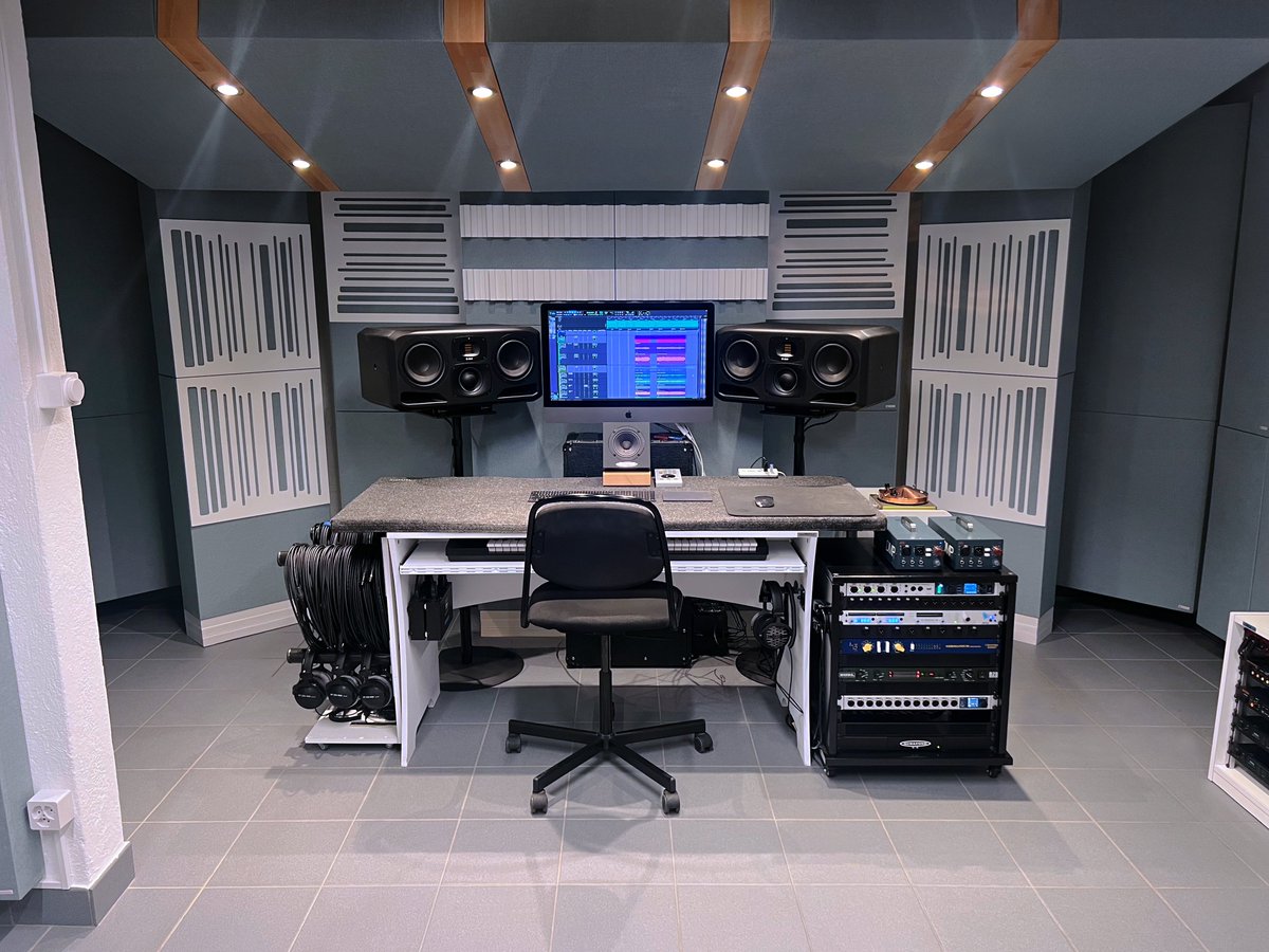 OudimmoAcoustic's tweet photo. “ Il risultato finale a installazione avvenuta soddisfa appieno le mie aspettative: il locale presenta ora alte prestazioni acustiche che mi permettono di svolgere attività di grado professionale nel campo della registrazione strumenti, produzione e mixing." https://t.co/yxZtyybcqs