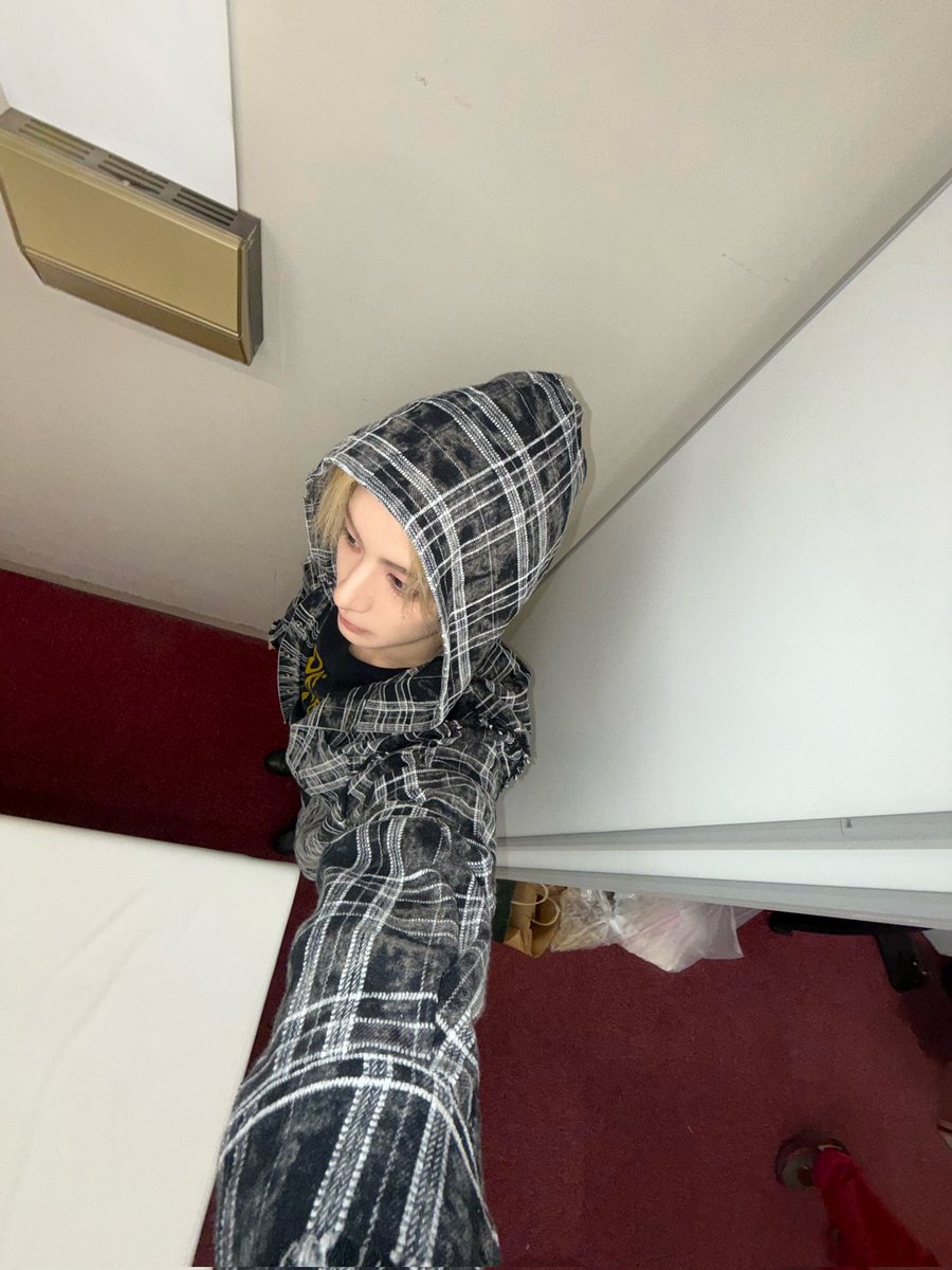 {✶} .. ’ a man full of “Charismatics” tweet media