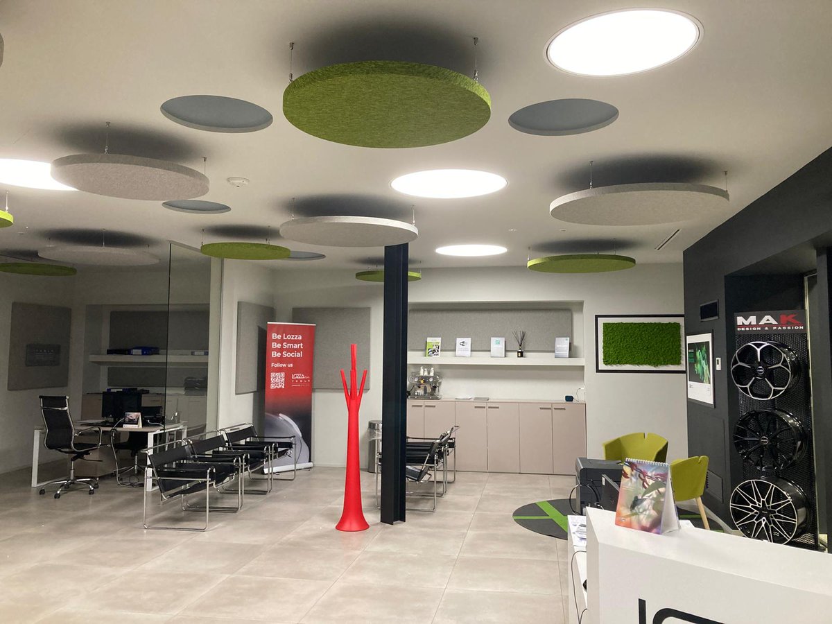OudimmoAcoustic's tweet photo. Perchè inseriamo così pochi pannelli fonoassorbenti nelle nostre realizzazioni? Perchè abbiamo le prestazioni più alte attualmente in commercio. Nella foto pannelli Circus con tessuto Matrix per Lozza S.p.A. https://t.co/FMHpXcUzpi