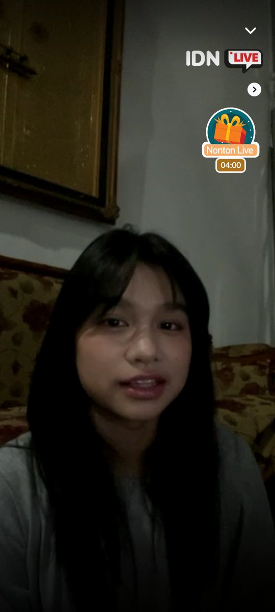 awuraa48's tweet photo. ga ngerti bahas apa ngelag ngelag di aku😭😭,makasee laif nyaa bu dosen🤭🤭 @Nala_JKT48 #NaLive https://t.co/lhrluST2KX