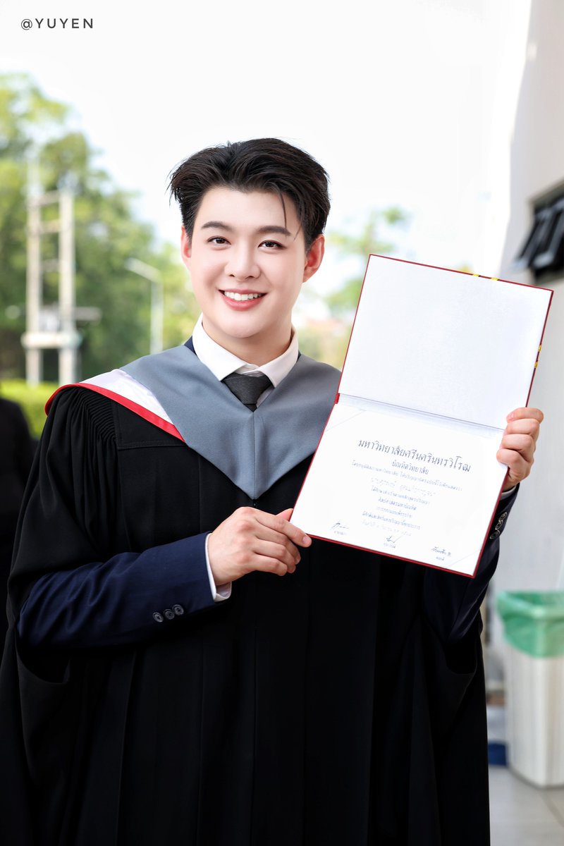 Yuyen_Huang's tweet photo. Before you become any kind of role,
know that you’re already valued.
Not because of any role—just because you are.

SAINT MASTER GRADUATION
#เซ้นต์จบปริญญาโทแล้วครับ 
#Saint_sup #MingEr https://t.co/LZfOrlOHY0