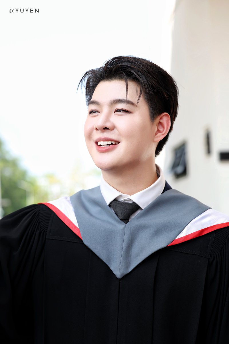 Yuyen_Huang's tweet photo. Before you become any kind of role,
know that you’re already valued.
Not because of any role—just because you are.

SAINT MASTER GRADUATION
#เซ้นต์จบปริญญาโทแล้วครับ 
#Saint_sup #MingEr https://t.co/LZfOrlOHY0