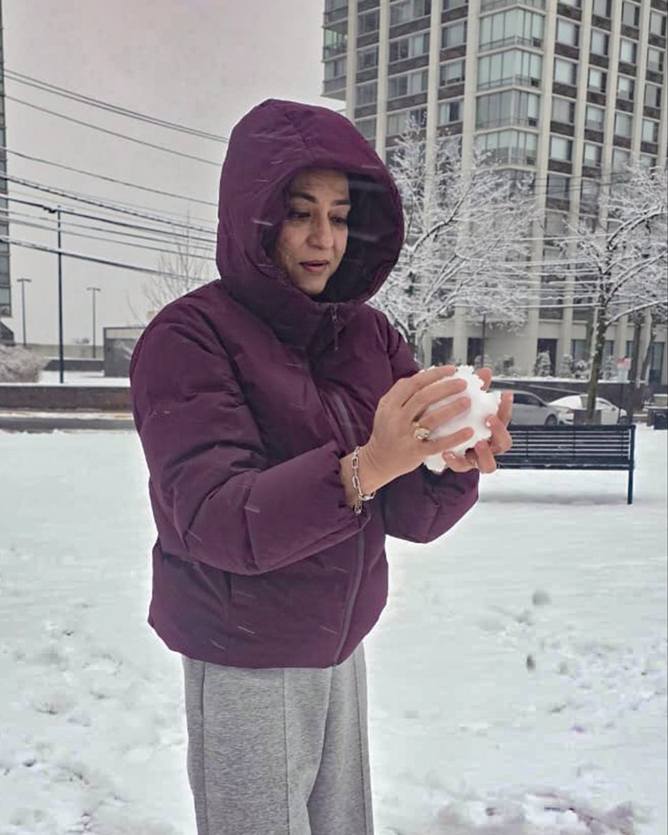 PriyaDutt_INC's tweet photo. Letting the child in me enjoy the snow, and finding joy in the simplest moments with childhood friends. 🤍❄️ https://t.co/LvAAGWiXsh