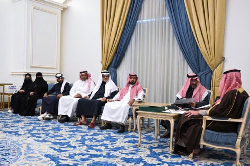 برعاية كريمة واهتمام متواصل في دعم الشباب وتعزيز مسارات التنمية السياحية في محافظة الطائف، وكعادته في قربه وحرصه على دعم الجمعيات والمبادرات الوطنية الواعدة، التقى سمو #محافظ_الطائف الأمير #سعود_بن_نهار حفظه الله هذا اليوم برئيس وأعضاء مجلس الإدارة والأعضاء المؤسسين