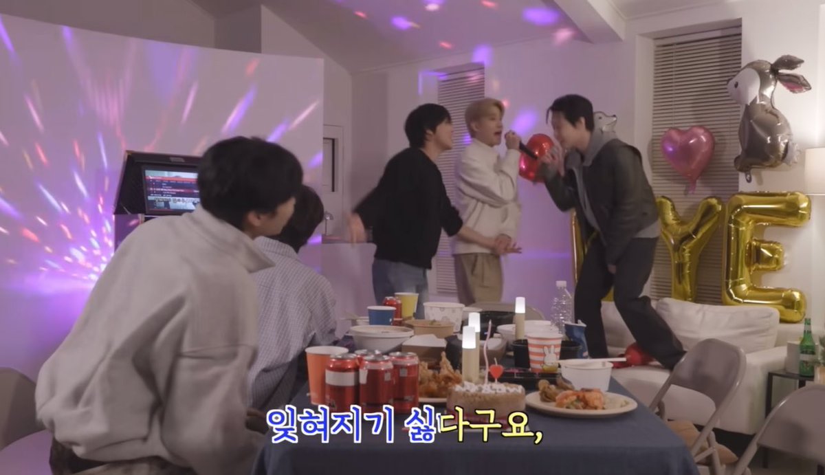 에치 tweet media
