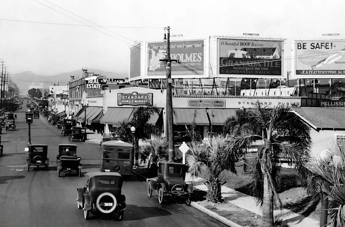 Looking north up Western Ave toward Griffith Park, Oct 20, 1924. Considering there are no lines on the road, traffic seems fairly orderly. I’m not sure what that object on the pole is in the middle of the intersection. I guess it’s some sort of device to control traffic?