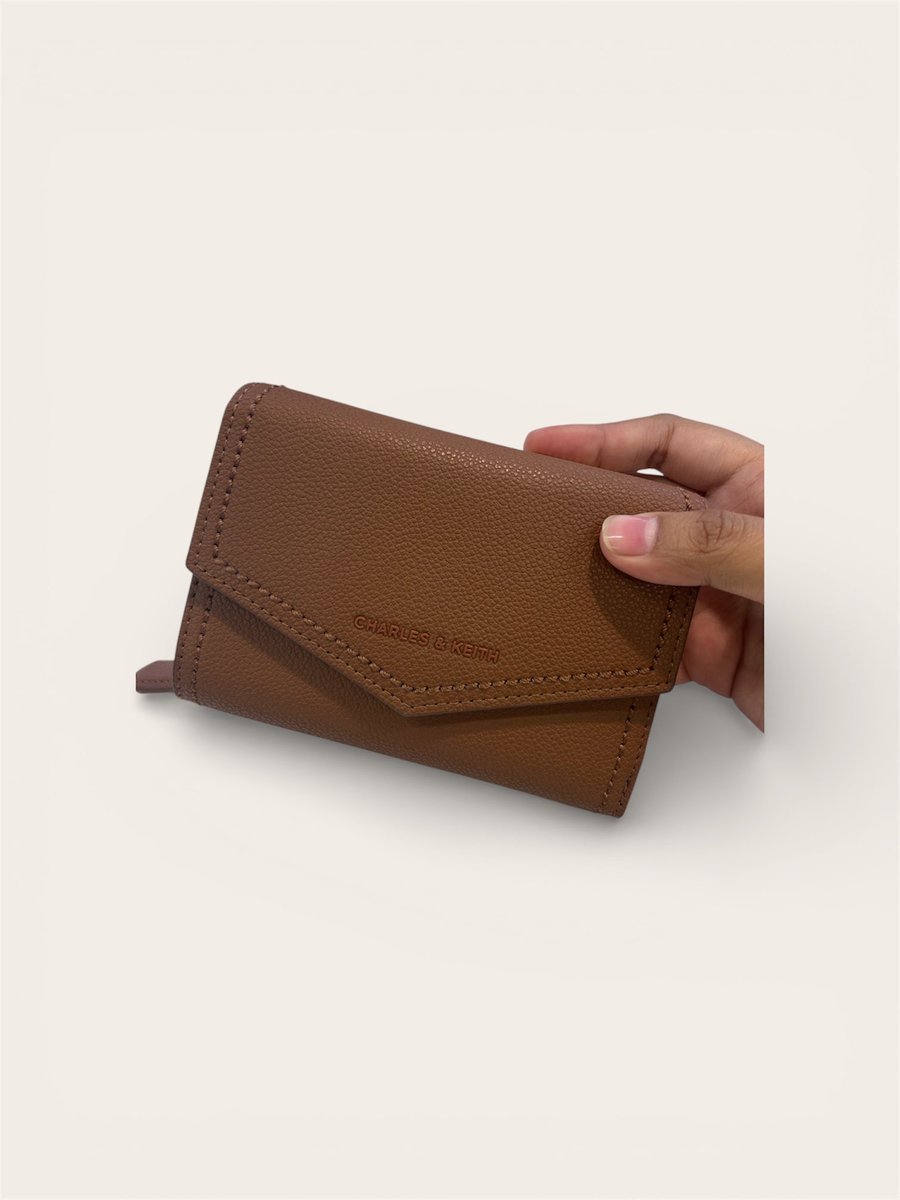ianrafee's tweet photo. Want to sell: Charles &amp; Keith purse
Condition: New
Price: RM139 (nego)
Reason: idk why I bought 

DM if interested thank you https://t.co/uS2CXJnxKB