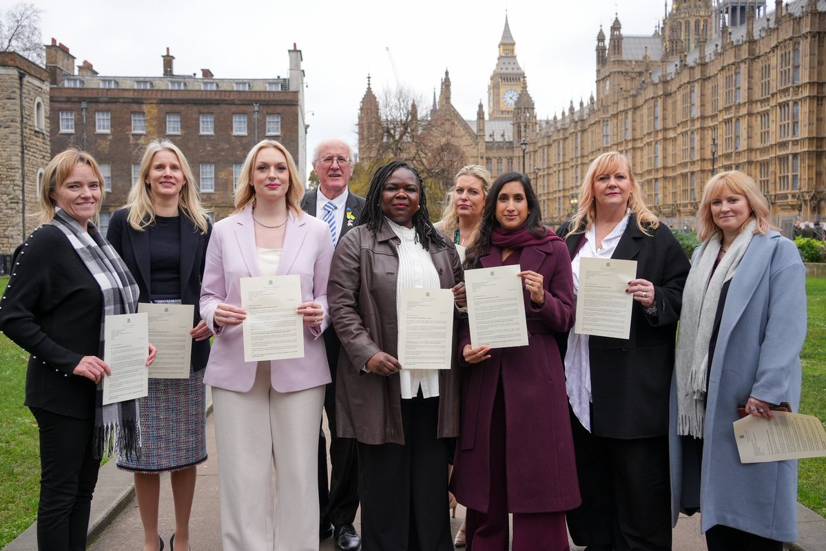 ClaireCoutinho's tweet image. We stand with Jennifer Melle.

A HUGE thank you to the 16,000 people who have signed our petition so far.

Jennifer will find out tomorrow if she will lose her job for doing nothing wrong - so we don’t have much time.

Show your support at SaveJennifer.com.