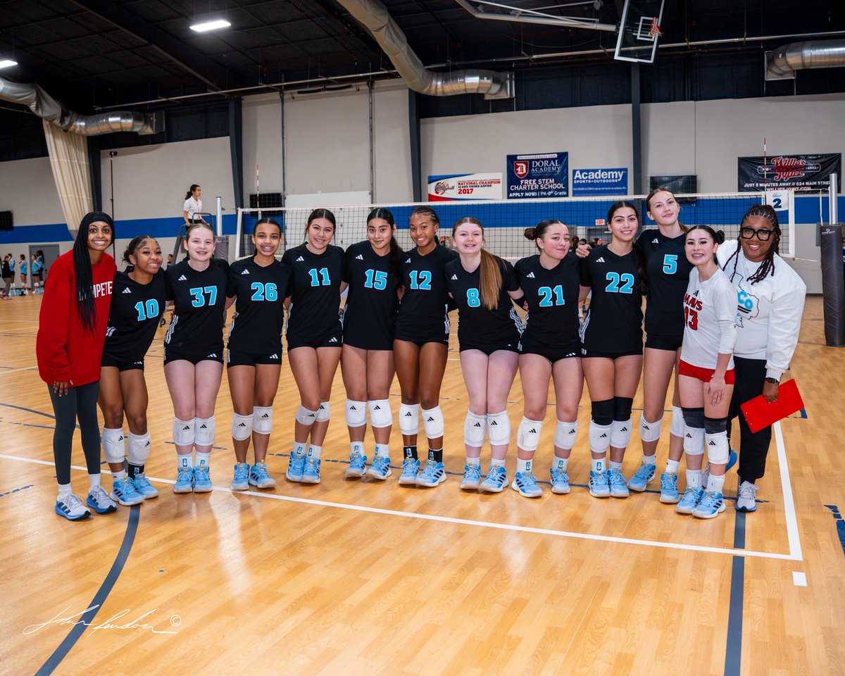 taniyahmcneil's tweet photo. Tour of Texas 🏐🔥
Showing I can score without always swinging full force. Smart shots, court vision, and making the right play. Growth every match.

#TourOfTexas #VolleyballIQ #SmartBall #StudentAthlete #ClassOf2029 #Uncommitted #VolleyballRecruiting https://t.co/LqS3387GLo