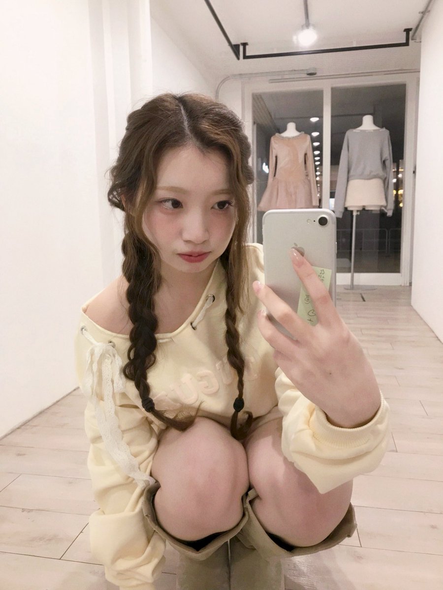 モナ子 tweet media
