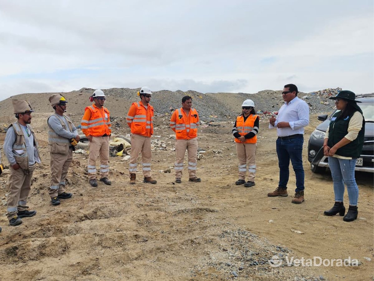 VetaDorada's tweet photo. Comprometidos con la gestión ambiental de Chala ♻️🙌

Desde Veta Dorada reafirmamos nuestro compromiso con la gestión ambiental de nuestra zona de influencia, con el inicio de la obra de construcción del cerco perimétrico frontal del Botadero Municipal de Chala, en Arequipa. https://t.co/pkxZIPMQND