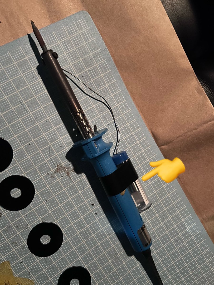 そして今日、ハンダがどっか行った‼️😭
てなったので、やっと見つけた時にハンダごてと合体させた。これで離れ離れになる事なくなる。