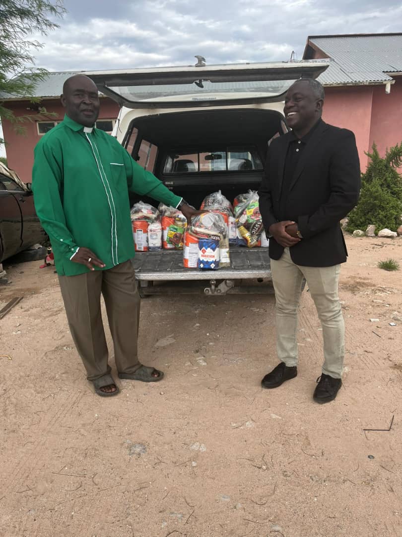On 16 Jan 2026, ERC Chairperson Hon. Lazarus Kanelombe engaged the Otjimbingwe community through school visits and food parcel handovers at local churches, including engagements at the Settlement Office.
#ErongoRegionalCouncil #LeadershipInAction #OneRegionOneVision