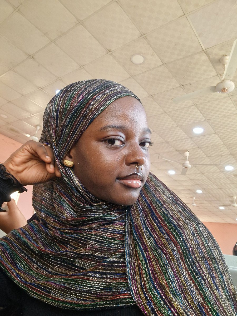 eyitayo_akanke's tweet image. One normal pose, 2 funny poses and one golden septum🥰❤️