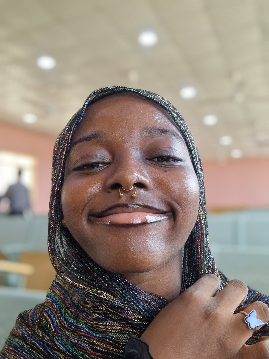 eyitayo_akanke's tweet image. One normal pose, 2 funny poses and one golden septum🥰❤️