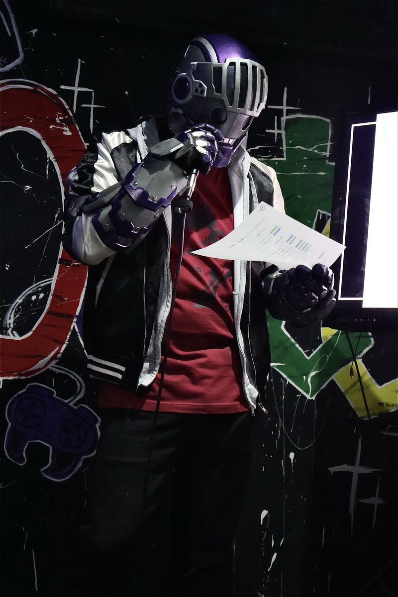 生アフレコ企画、1回目のダンゴムシマンと2回目のダンゴムシマン。1回目の方が自分に割り振ったセリフが多いためか、食い気味の真剣さを感じました（感想）

#ダンゴムシマン
#宿敵役と談合