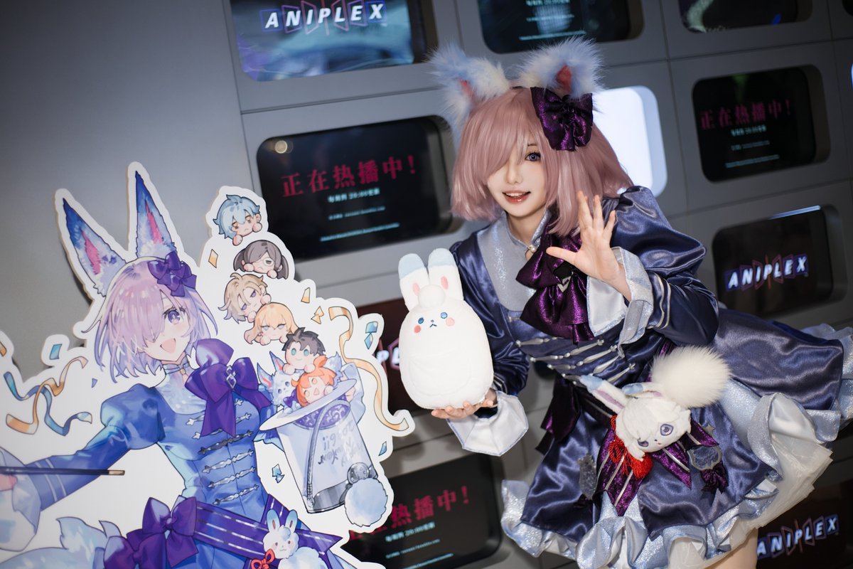 chen7cc's tweet photo. あっ！私って‌マシュのフィギュア‌みたいに可愛いんだわ〜!! 影法师様、こんなに可爱いマシュを描いてくださって本当にありがとうございます！めっちゃめっちゃ萌えな１セットです！#玛修 #FGO  #cosplay  
これで私が影法师様の描いた型月IPのイラストをコスプレするのは３作目だよ！‌４作目も制作中 https://t.co/o2gPuZtTBz