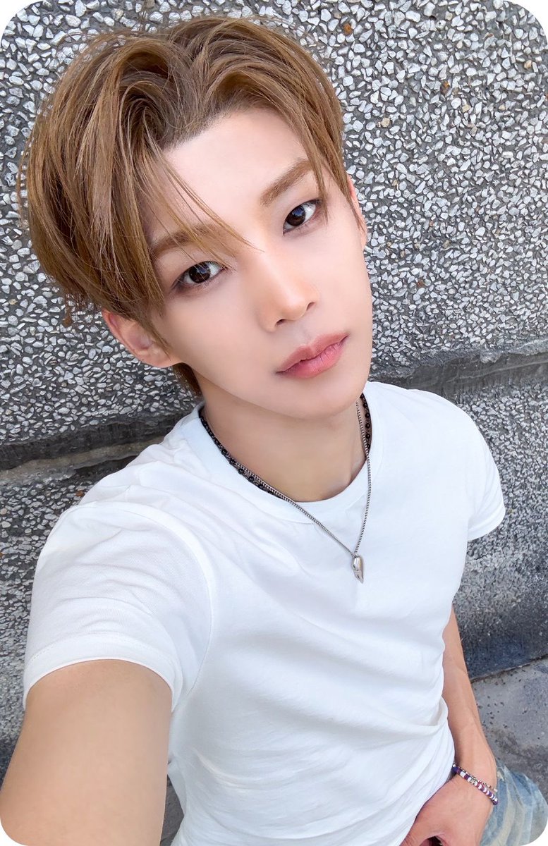 evnnepopbase's tweet image. EVNNE's Park Hanbin shared that IDNTT's Kim Dohun contacted him to ask about their recent cover of Pretty Boy Swag. 

"I told him, "seriously no lie we learned (the choreo) on the spot and danced it right away."

According to him, they've been close for about 3 years.